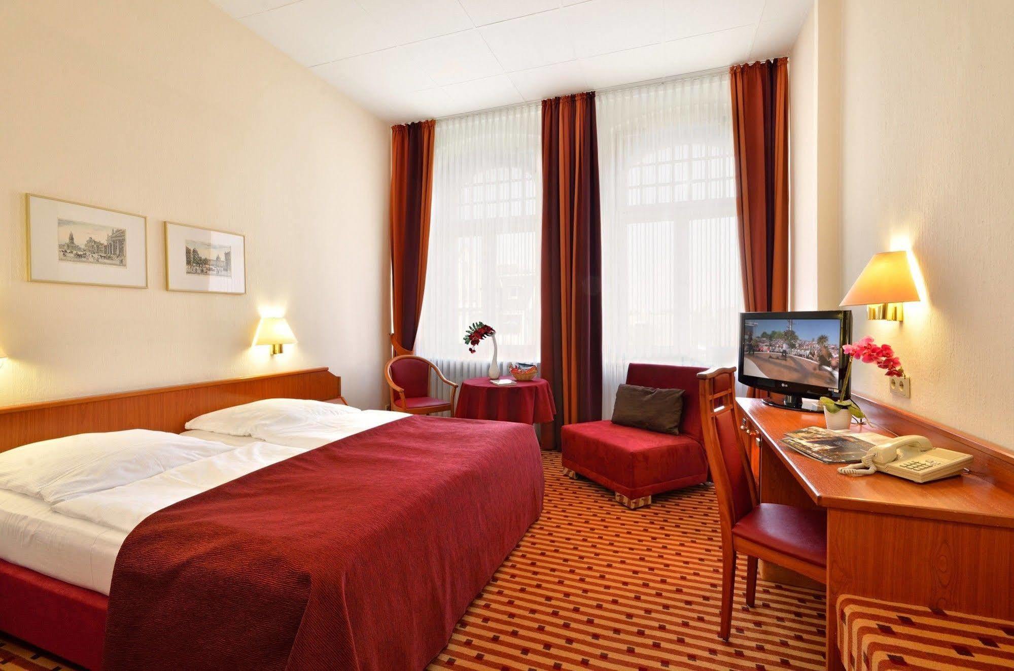 Hotel Schoeneberg 3*
