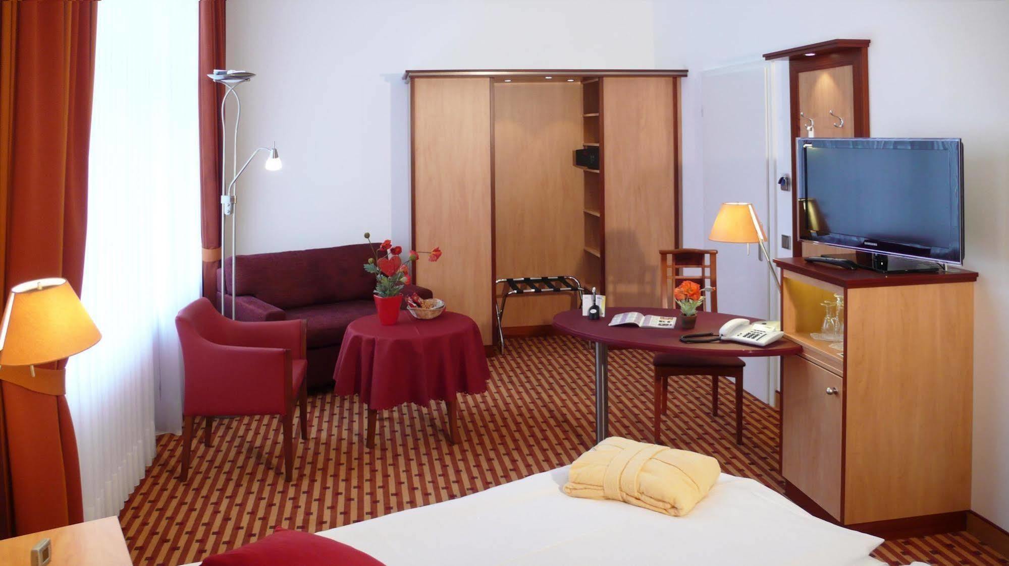 Hotel Schoeneberg 3*